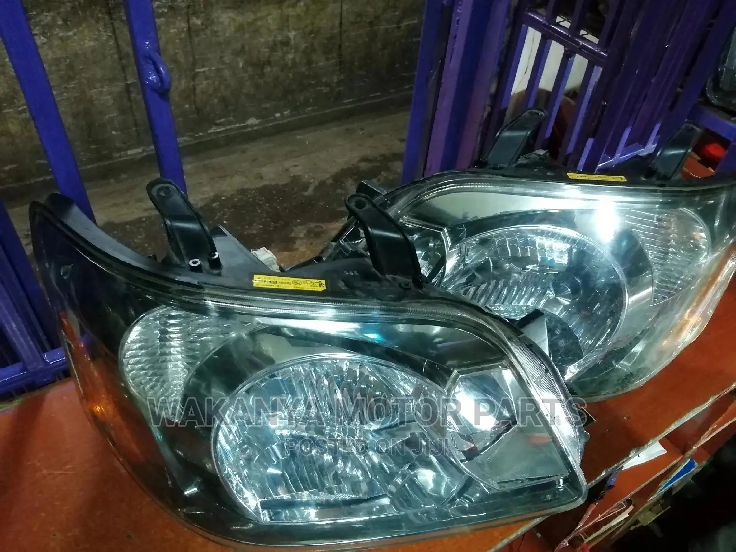 Toyota Noah 2004/05/06/07 Xenon Headlights, Ex Japan Parts.
