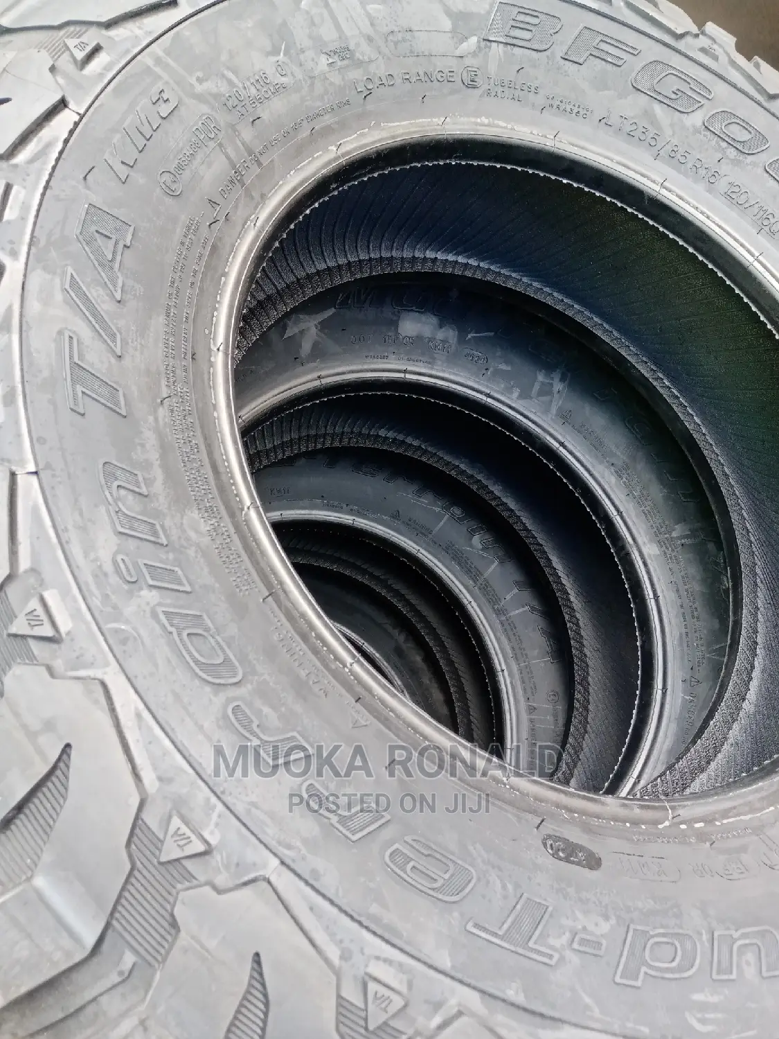 235/85r16 Bf Goodrich Tyre (A/T Km3 Made in U.S.A