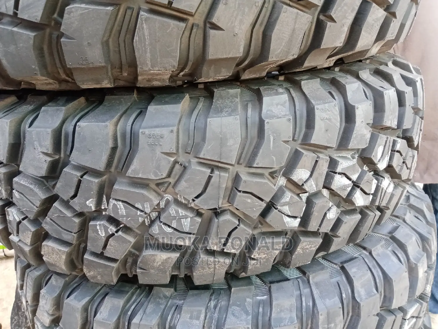 235/85r16 Bf Goodrich Tyre (A/T Km3 Made in U.S.A