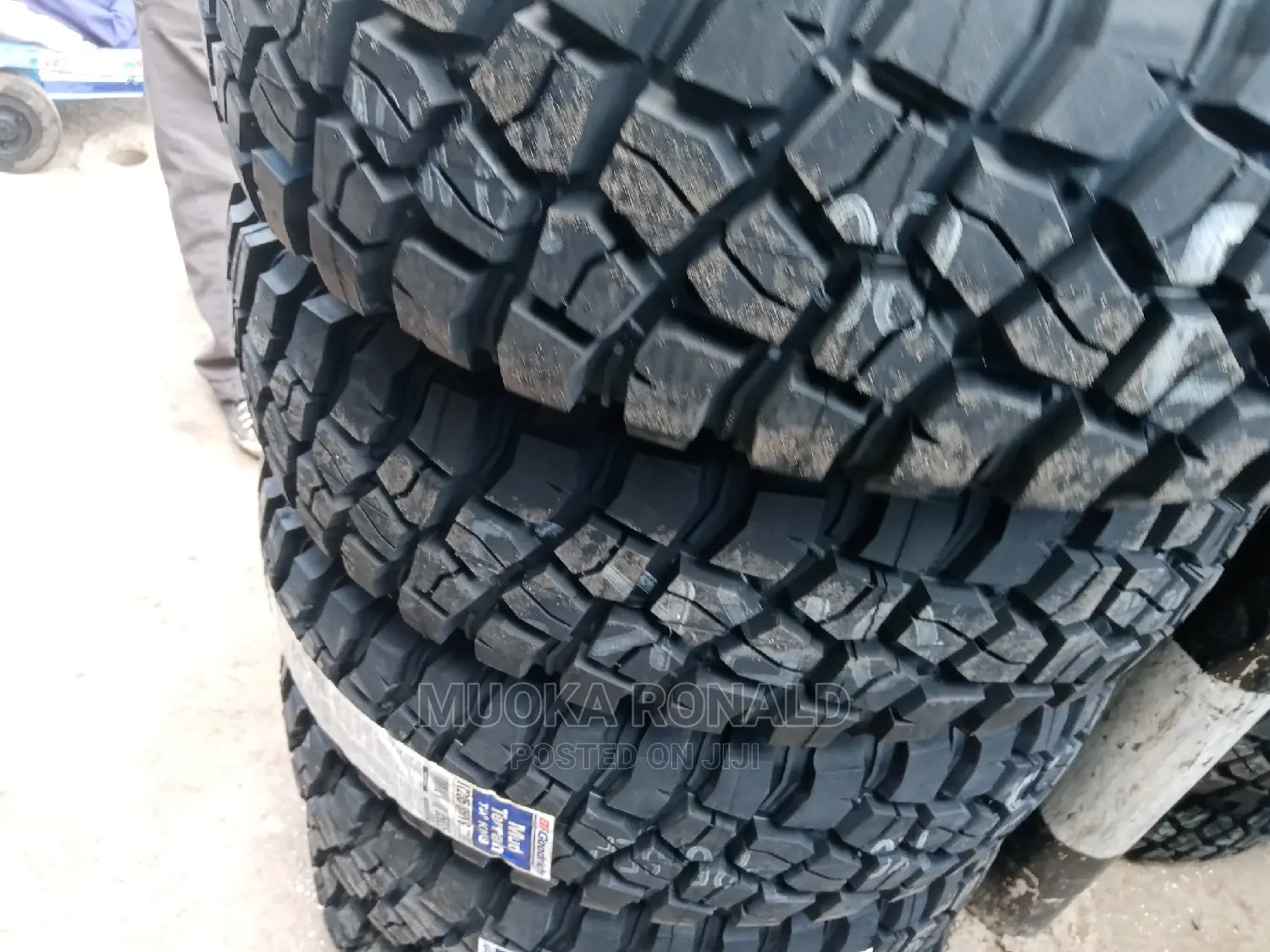 235/85r16 Bf Goodrich Tyre (A/T Km3 Made in U.S.A
