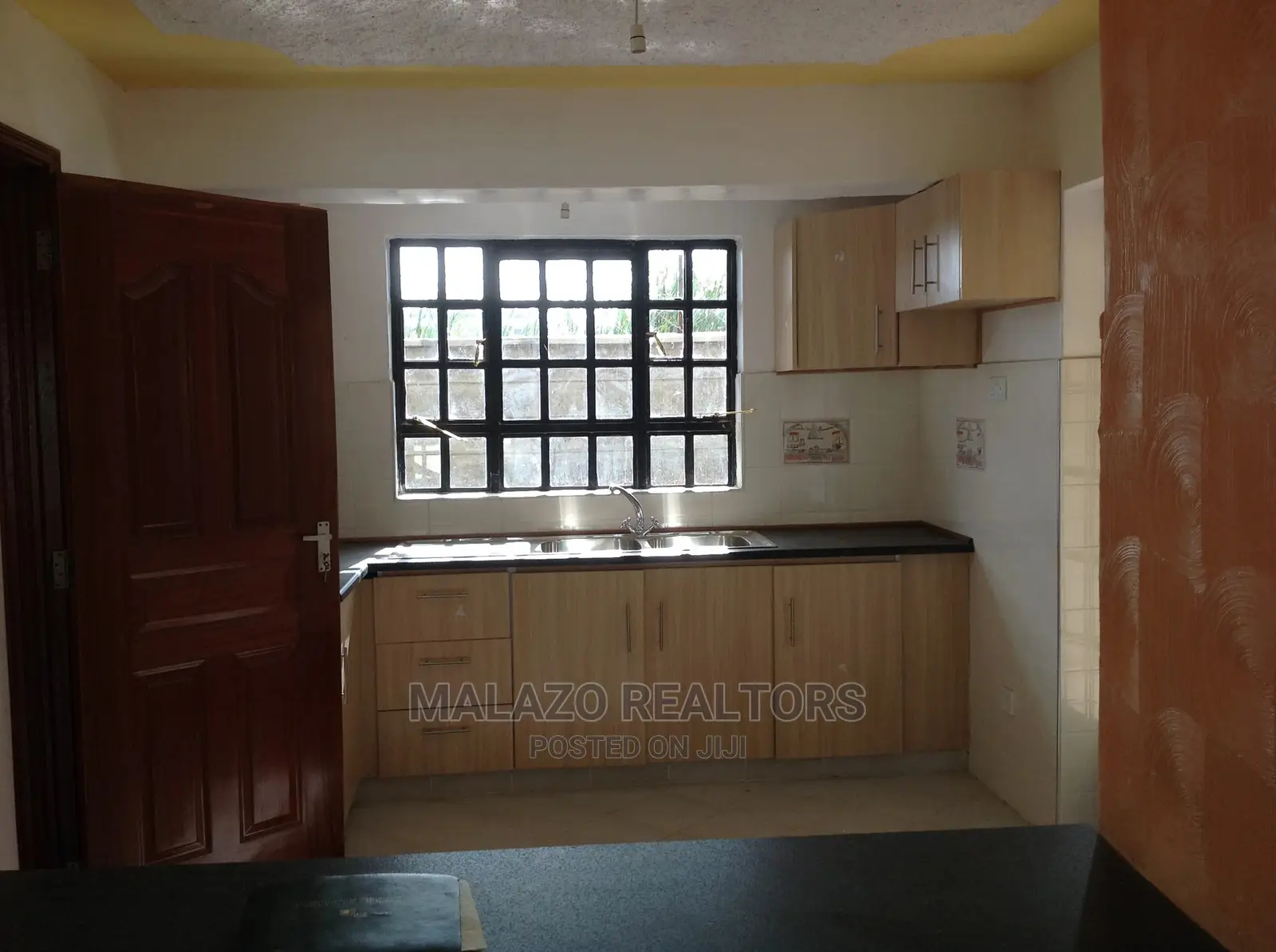 3bdrm Townhouse/Terrace in Kiungani, Gateway Mall Area for sale