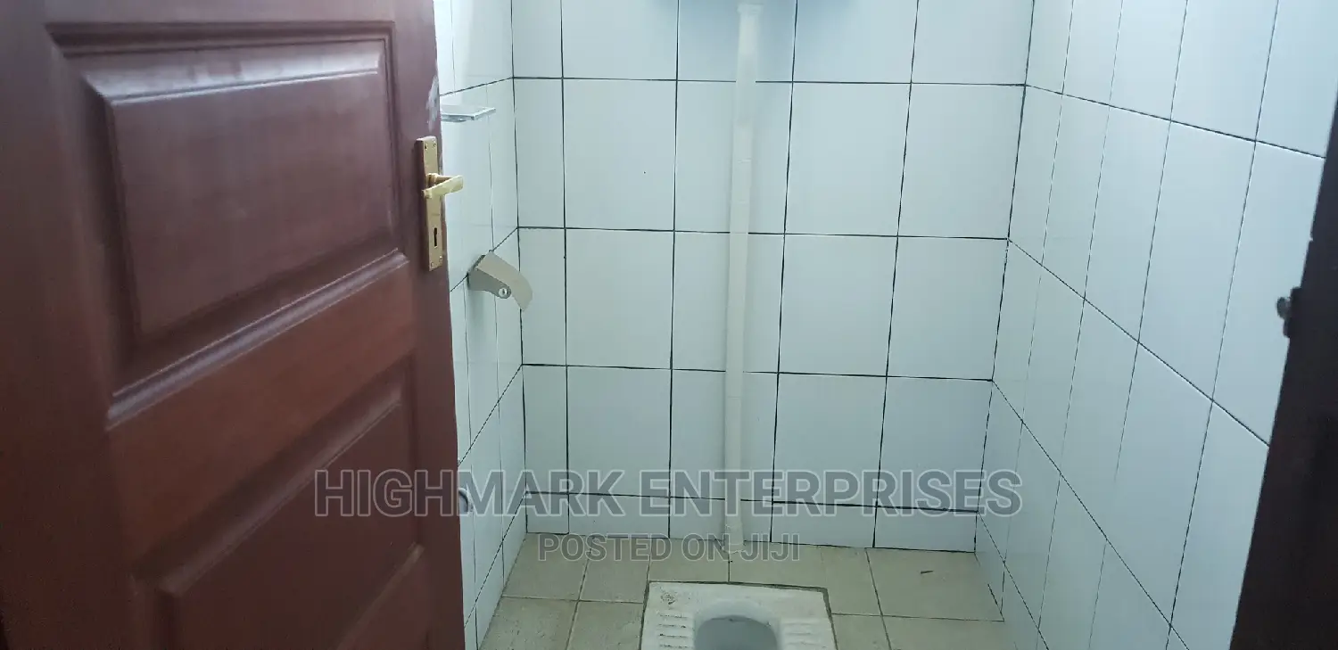 8000 Sq Feet Godown for Sale in Athiriver