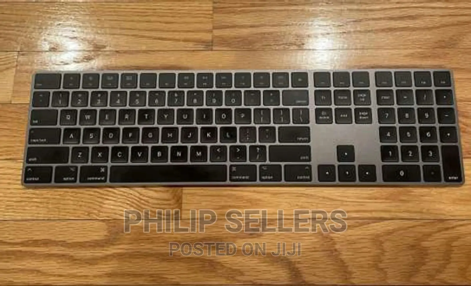 Apple's Space Gray Magic Mouse, Keyboard1800