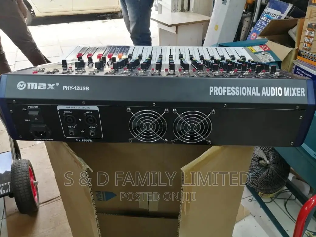 Omax 12 Channels Powered Mixer
