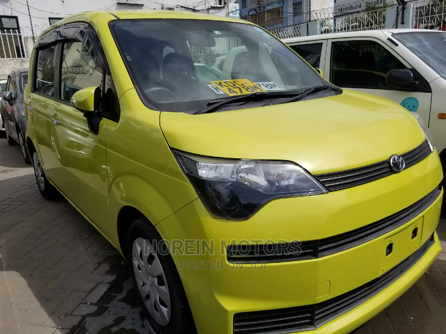 Toyota Spade 2015 Yellow