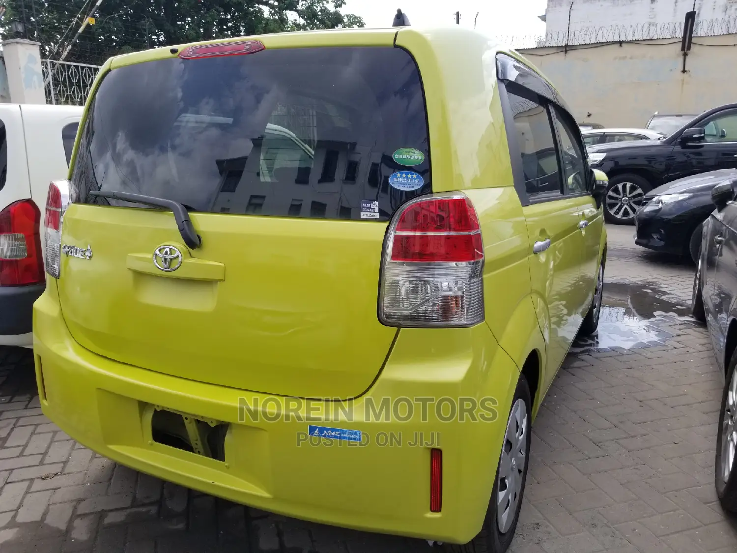 Toyota Spade 2015 Yellow