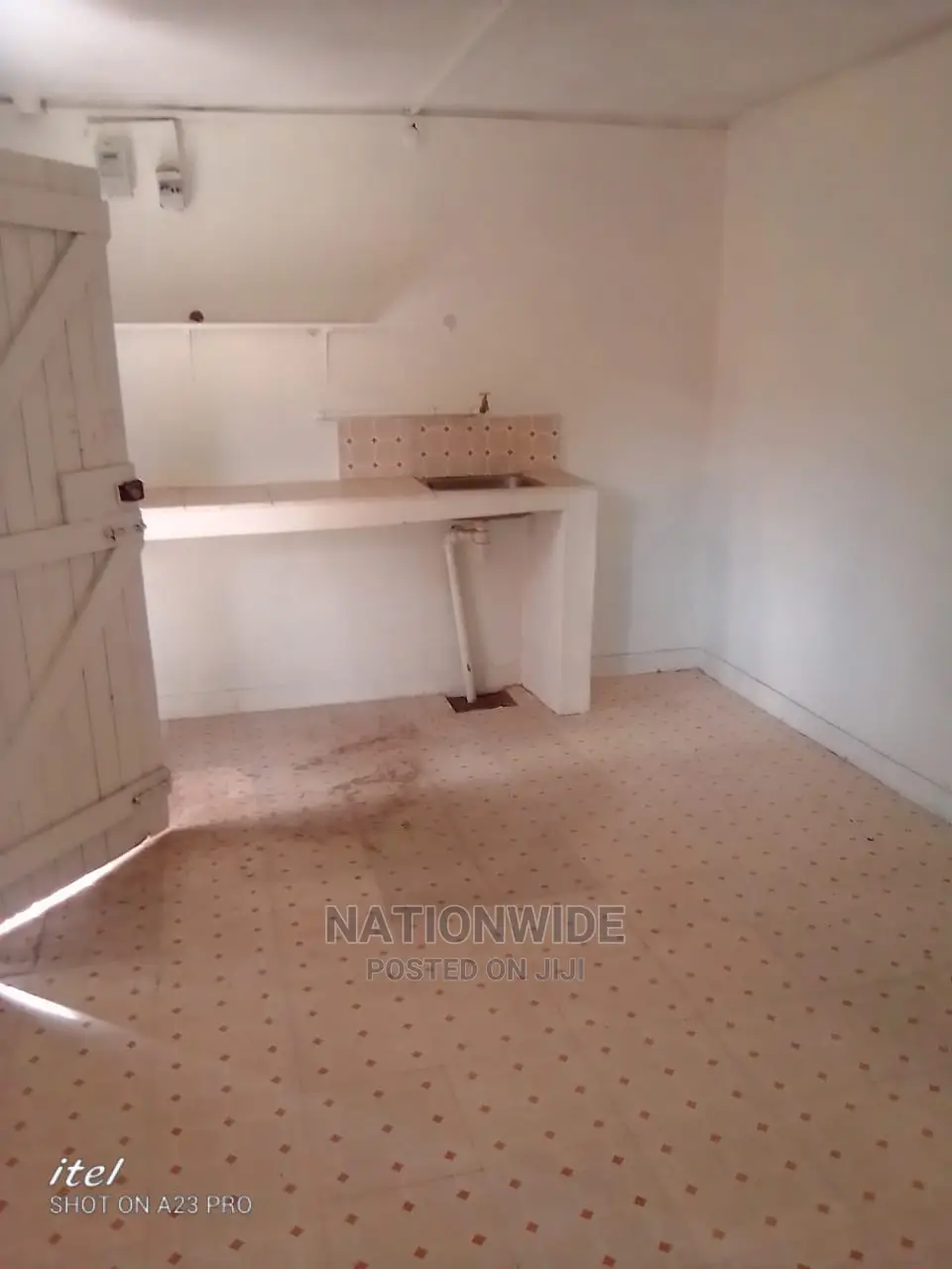 Hurlingham Servant Quarter for Rent