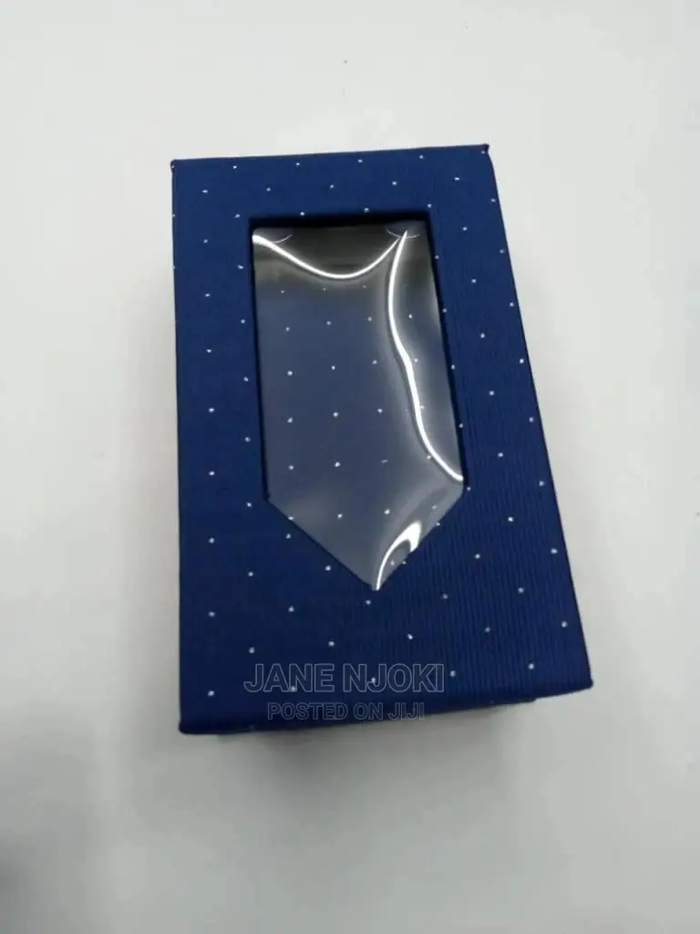 Box Tie Dot
