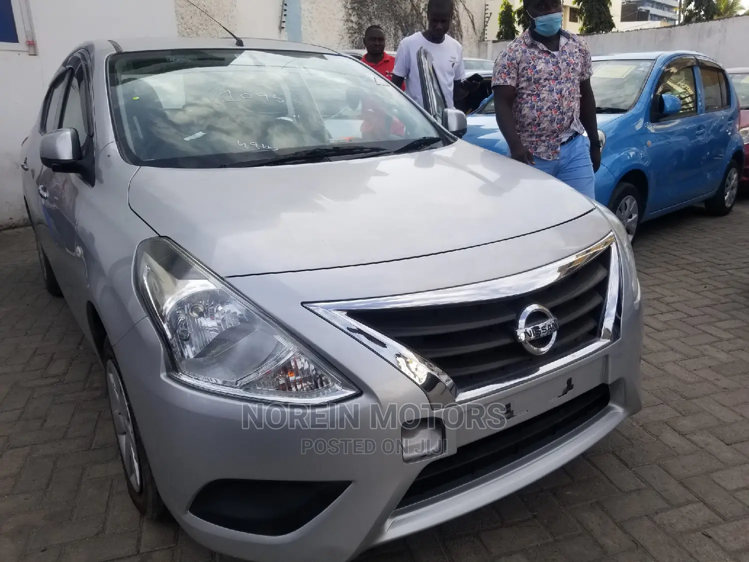 Nissan Tiida 2014 Silver