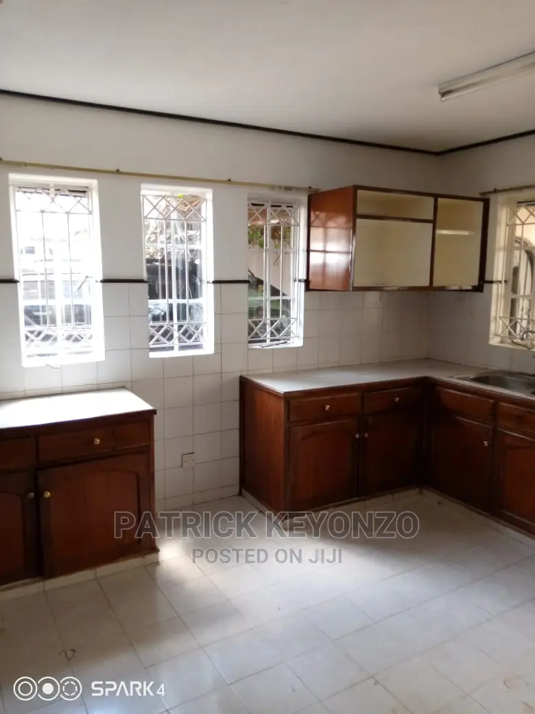4bdrm Maisonette in Eregi Court, Parklands/Highridge for Rent