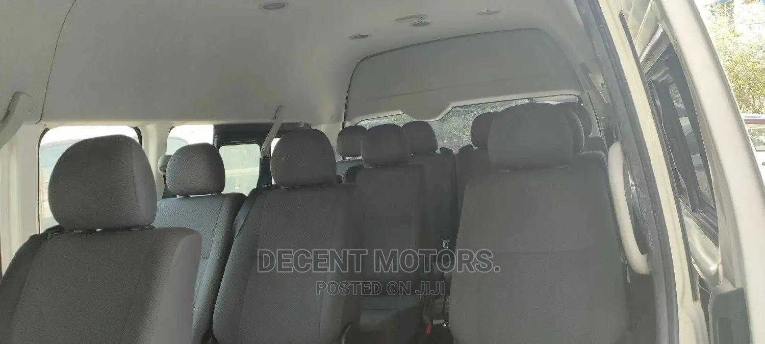 Toyota HiAce 2014 White