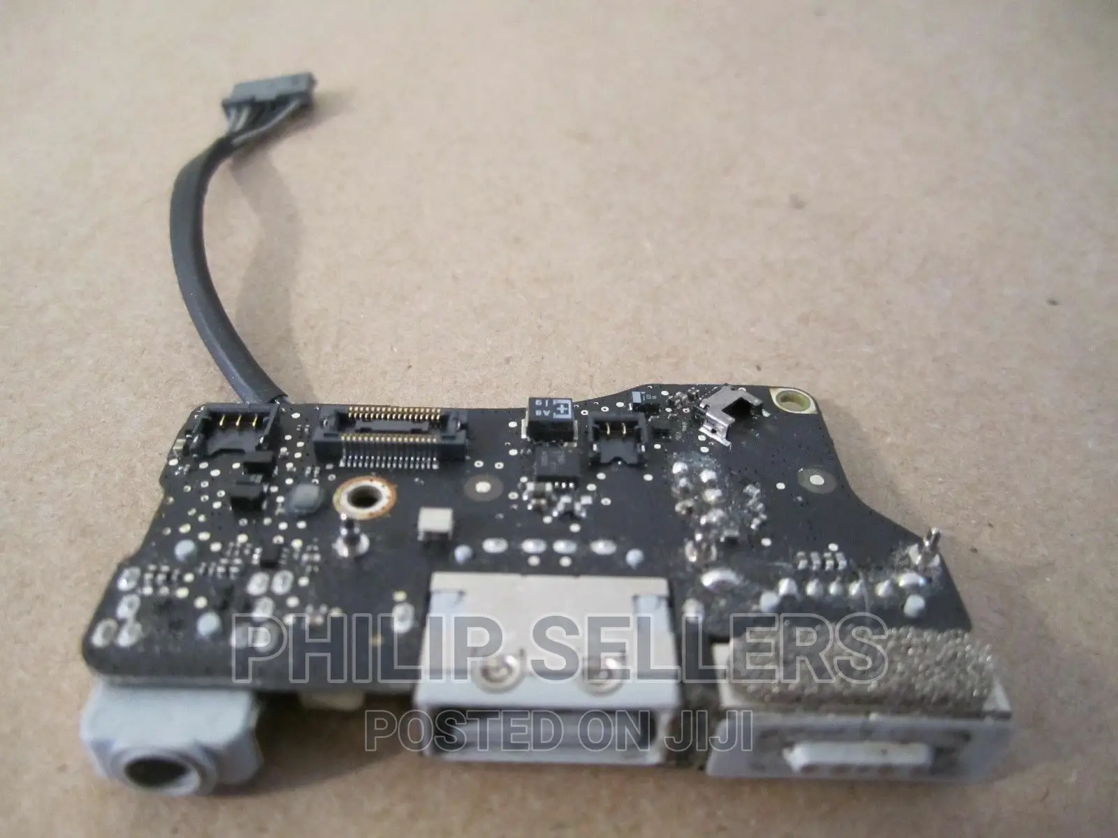 2011 A1369 13" Macbook Air Magsafe DC I/O Power Board USB Po
