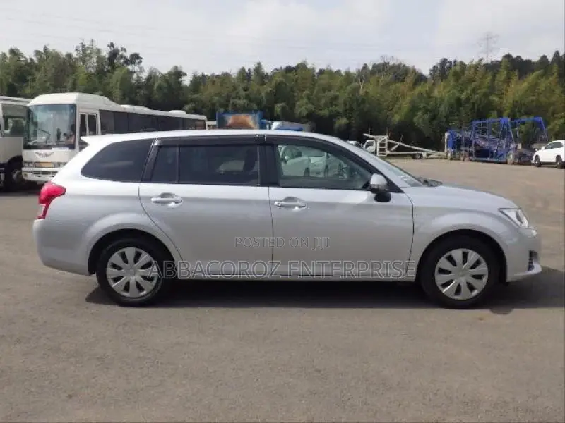 Toyota Fielder 2016 Silver