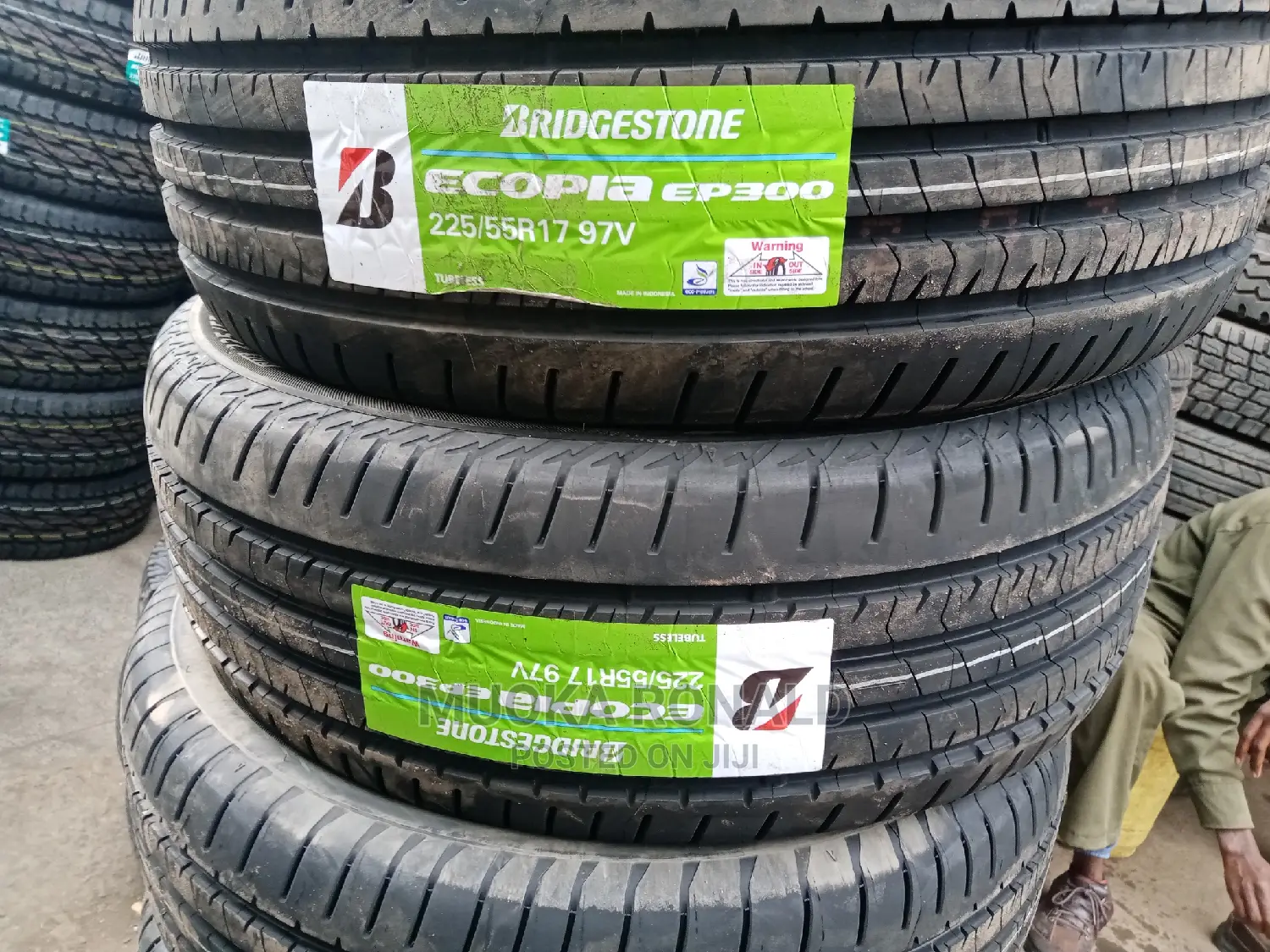 225/55r17 Bridgestone Tyre