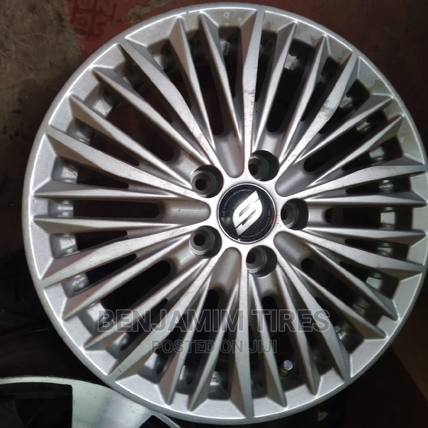 Strong and Durable Alloy Rims Size 15 Inch 5 Holes Set.