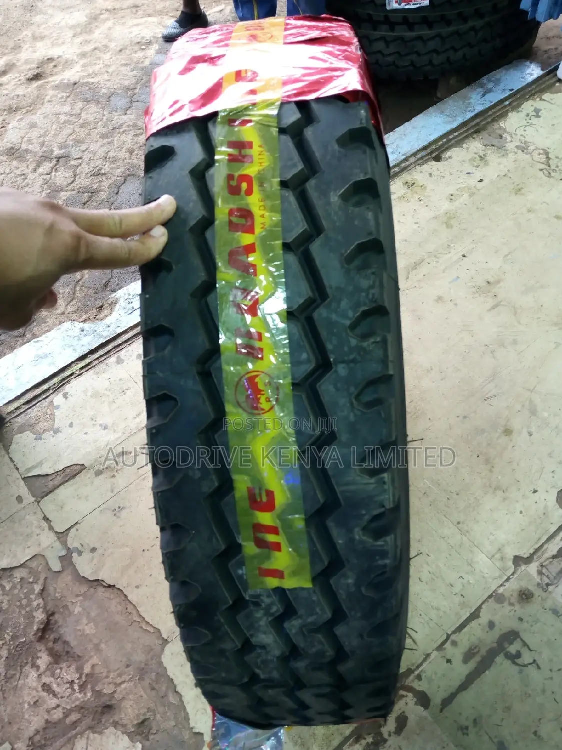 8.25R16 Roadshine Tire