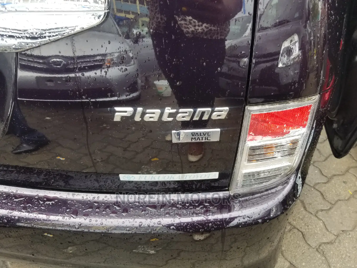 Toyota ISIS 2014 Purple