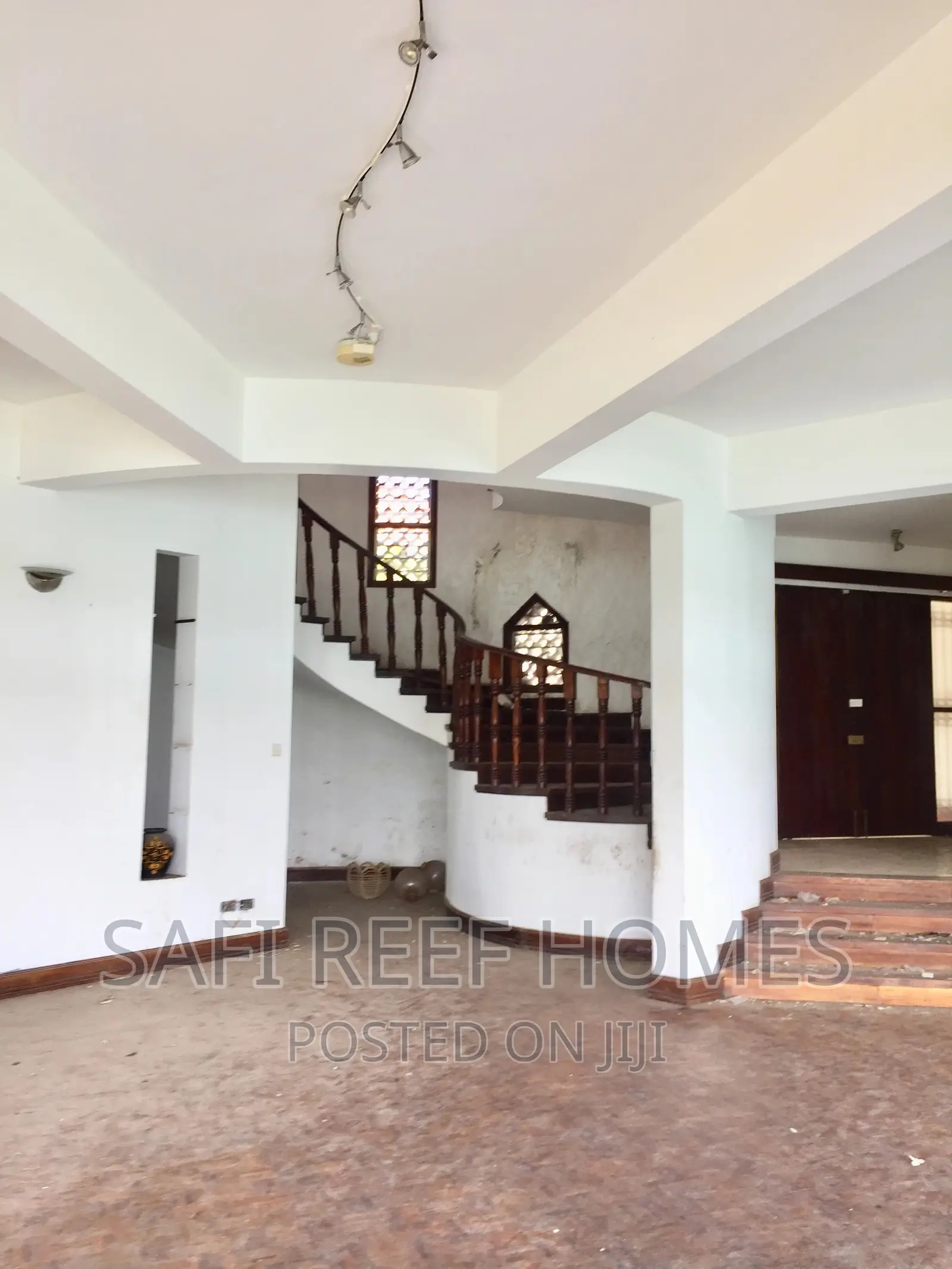 5bdrm Maisonette in Nyali for Sale