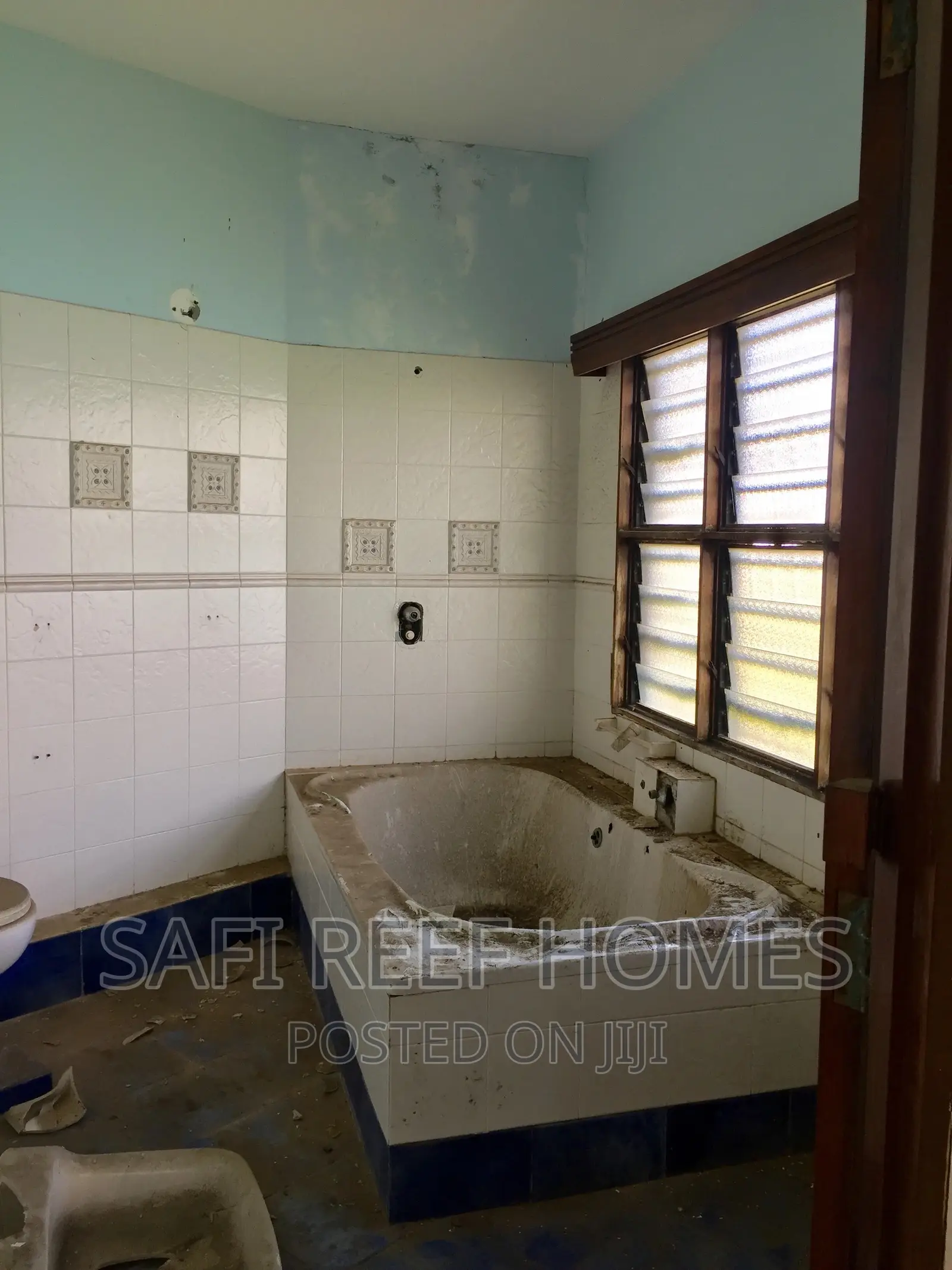 5bdrm Maisonette in Nyali for Sale