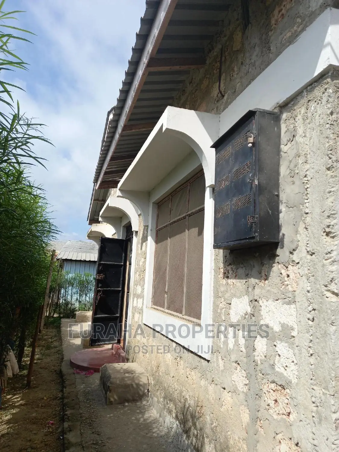 10bdrm Bungalow in Bamburi for Sale