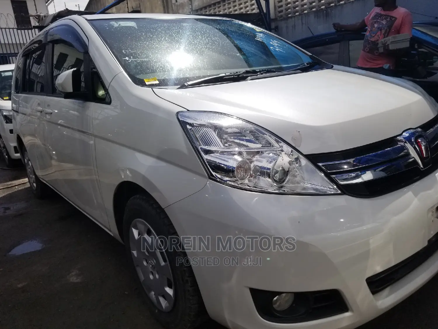 Toyota ISIS 2014 Pearl