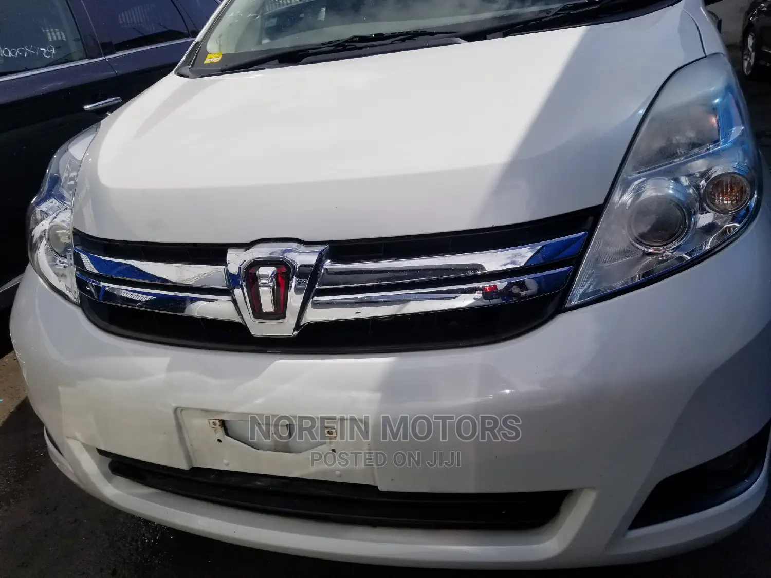 Toyota ISIS 2014 Pearl