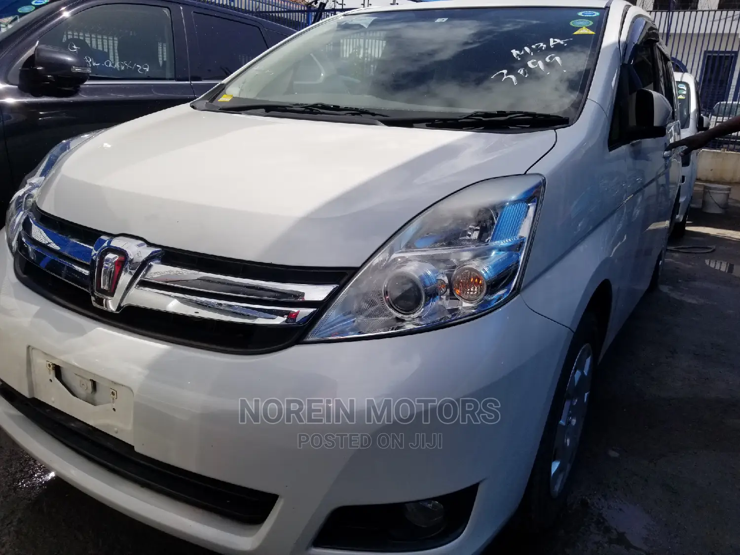 Toyota ISIS 2014 Pearl