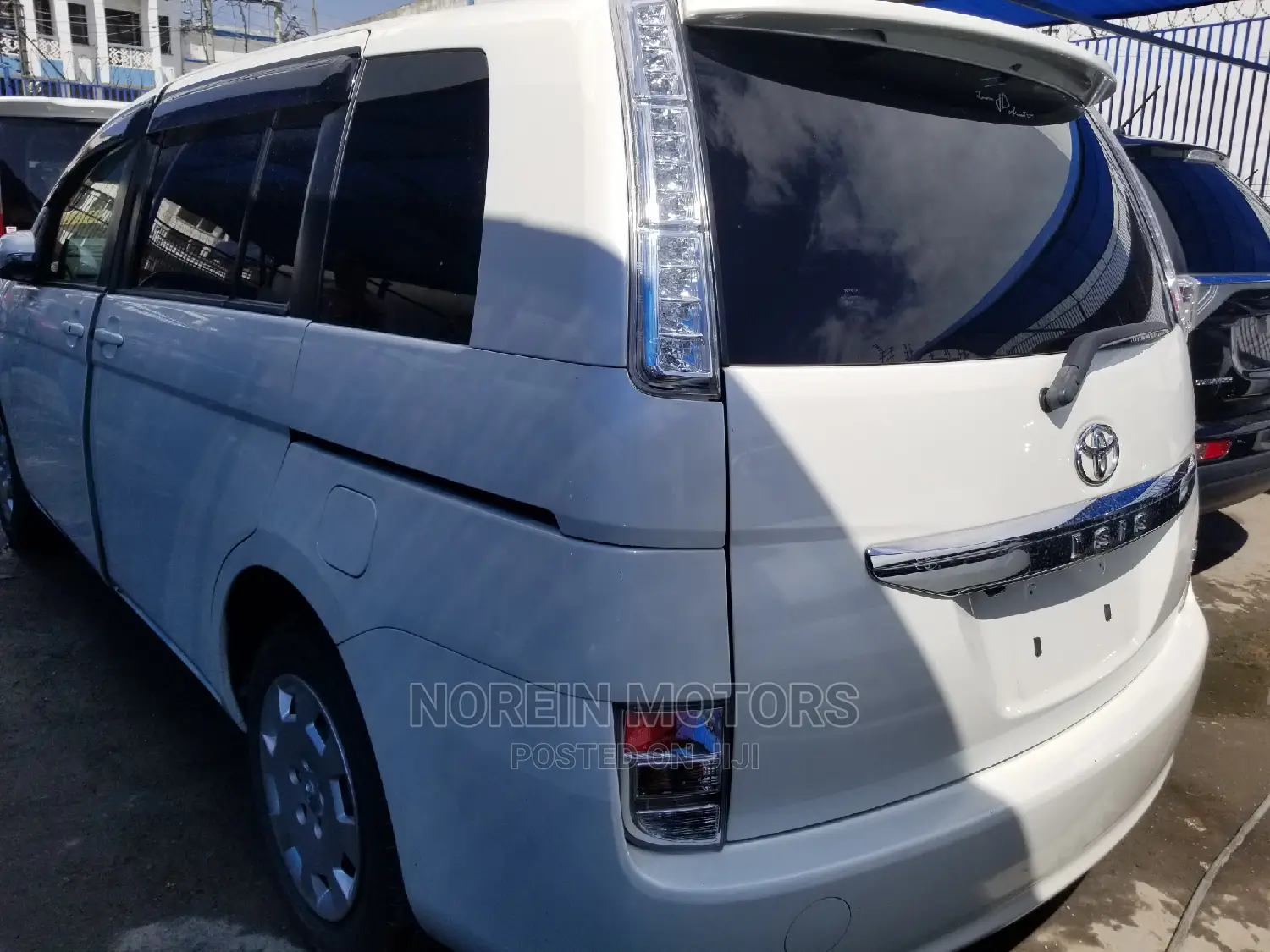 Toyota ISIS 2014 Pearl