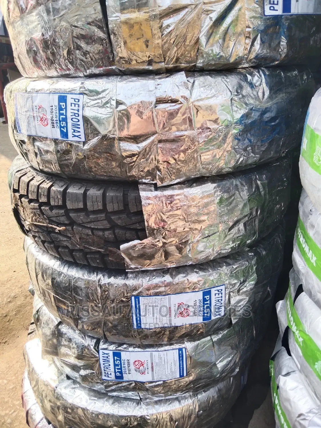 205 R 16 C Petromax Light Truck Tyres.