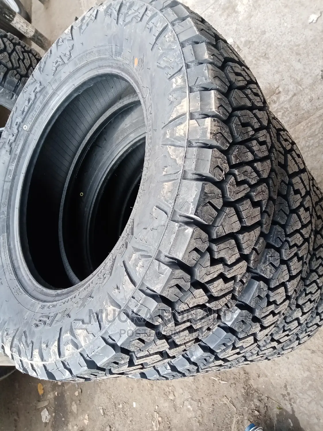 225/70r17 MAXXIS TYRE (RAZR a/T) Made in Taiwan