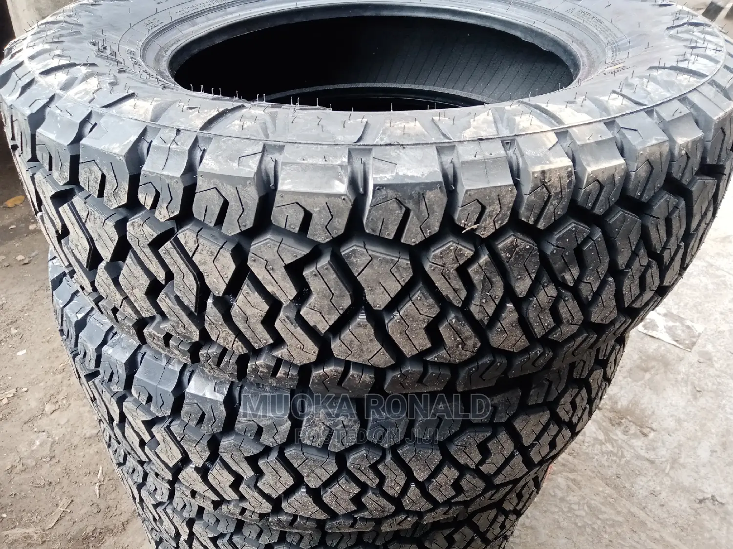 225/70r17 MAXXIS TYRE (RAZR a/T) Made in Taiwan