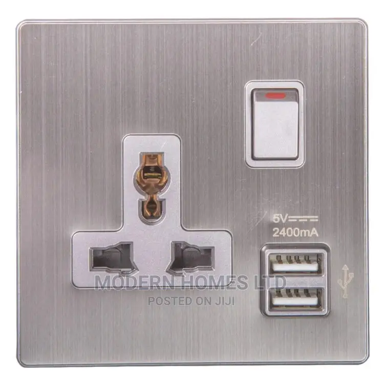 1 Gang Switched Universal Socket With 2 USB Ports;13A,250V