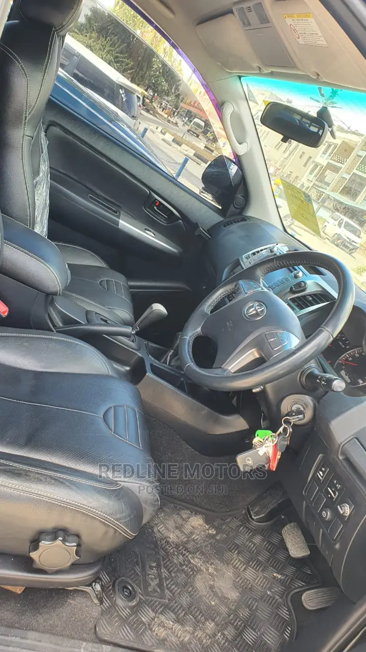Toyota Hilux 2016 Black