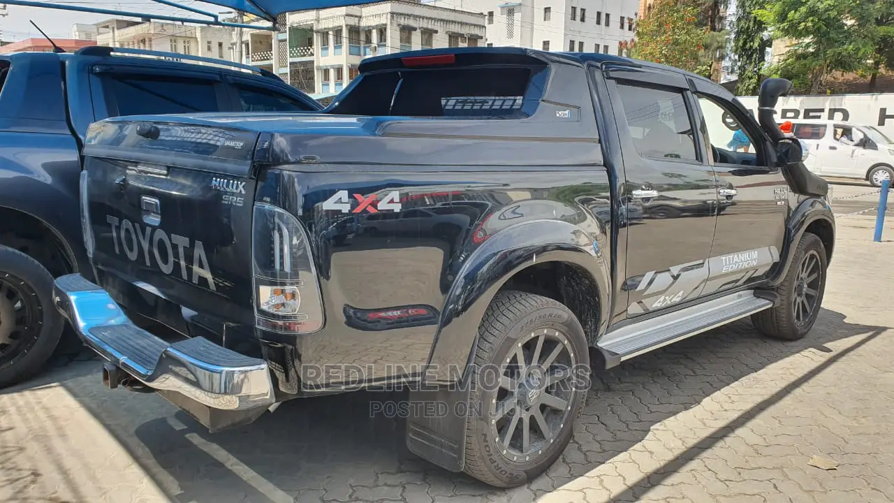 Toyota Hilux 2016 Black