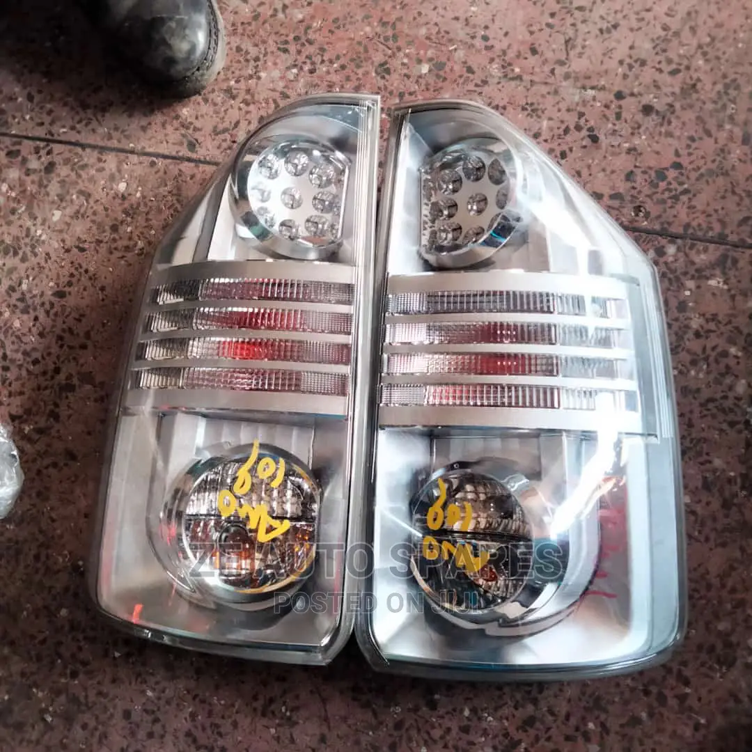 Toyota Voxy 2012 Taillight