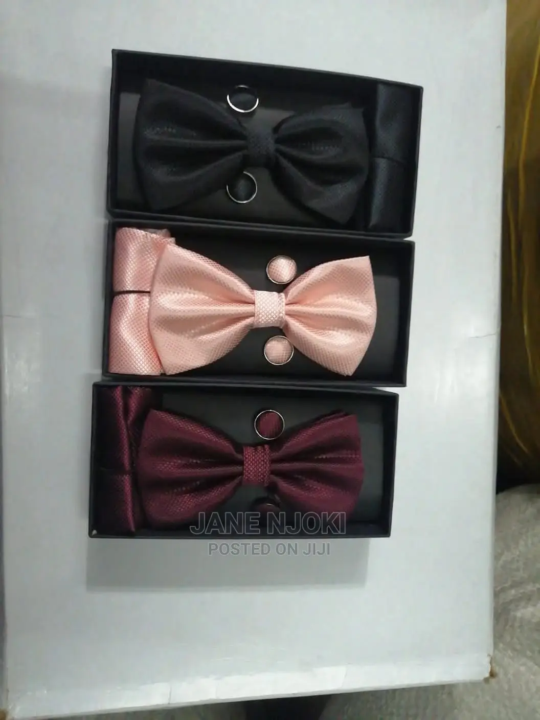 Set Bowties