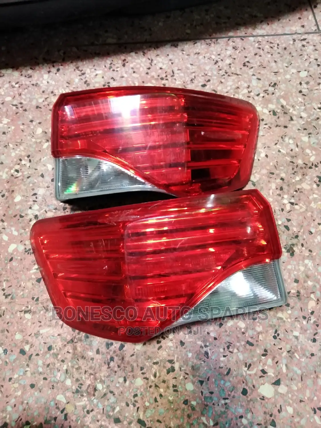 Toyota Avensis Saloon Taillights/ Backlights /Rear Lights