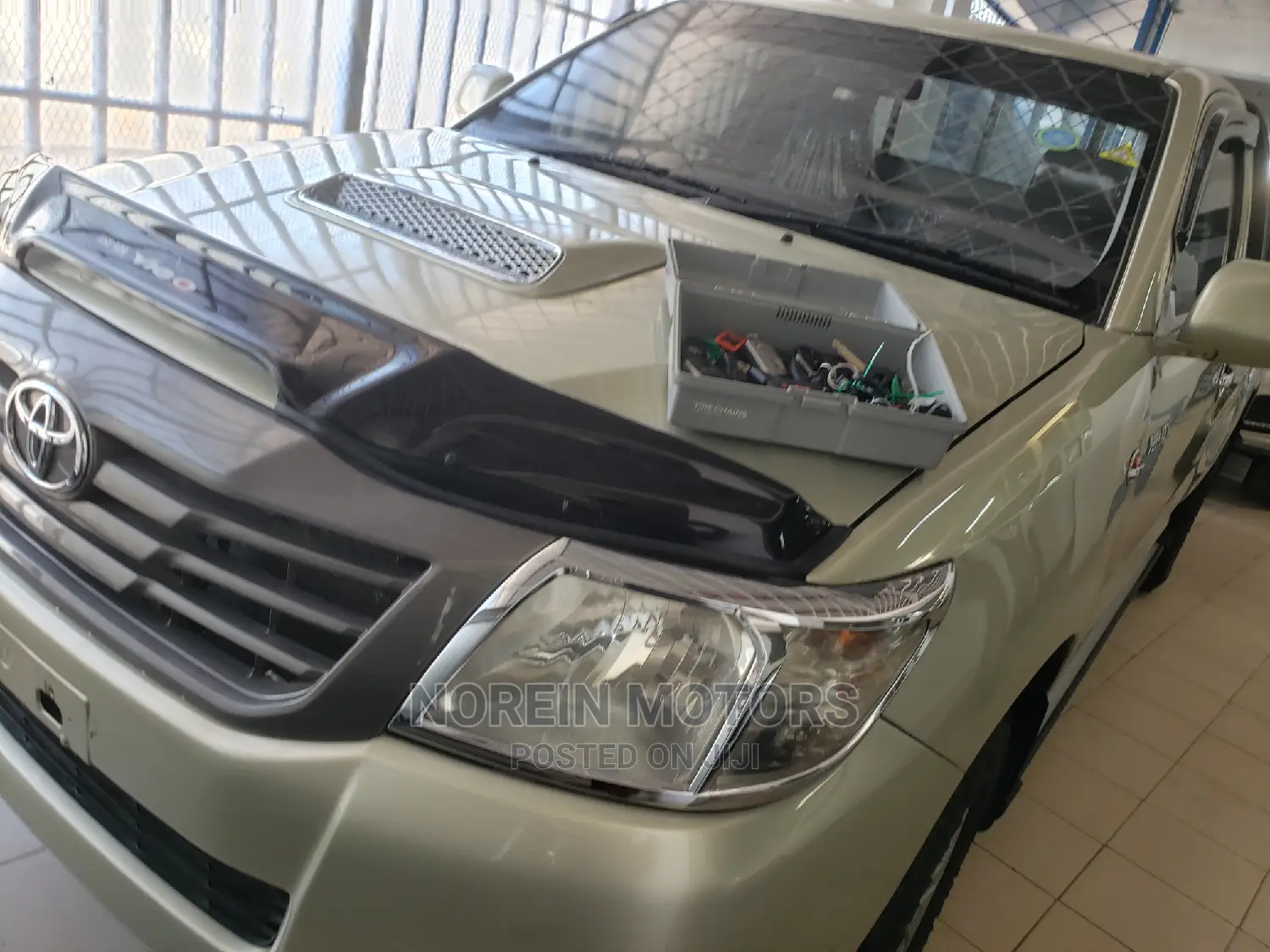 Toyota Hilux 2014 Gray
