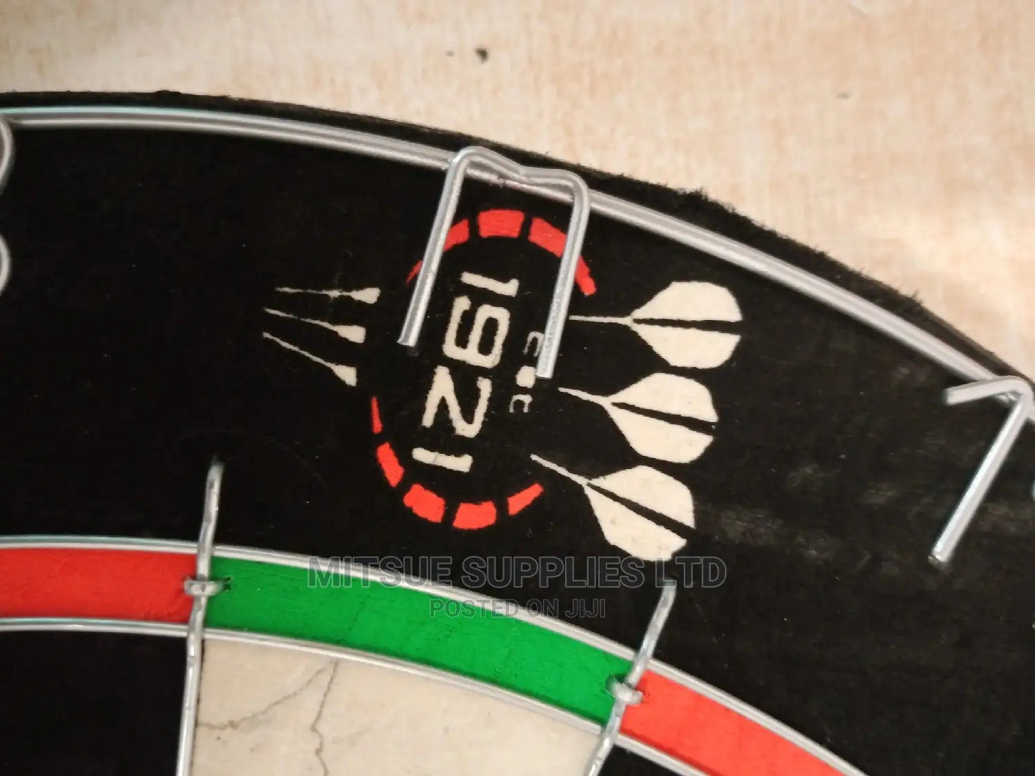 Nodor Superbull Dartboard With a Set of 3 Kwiz