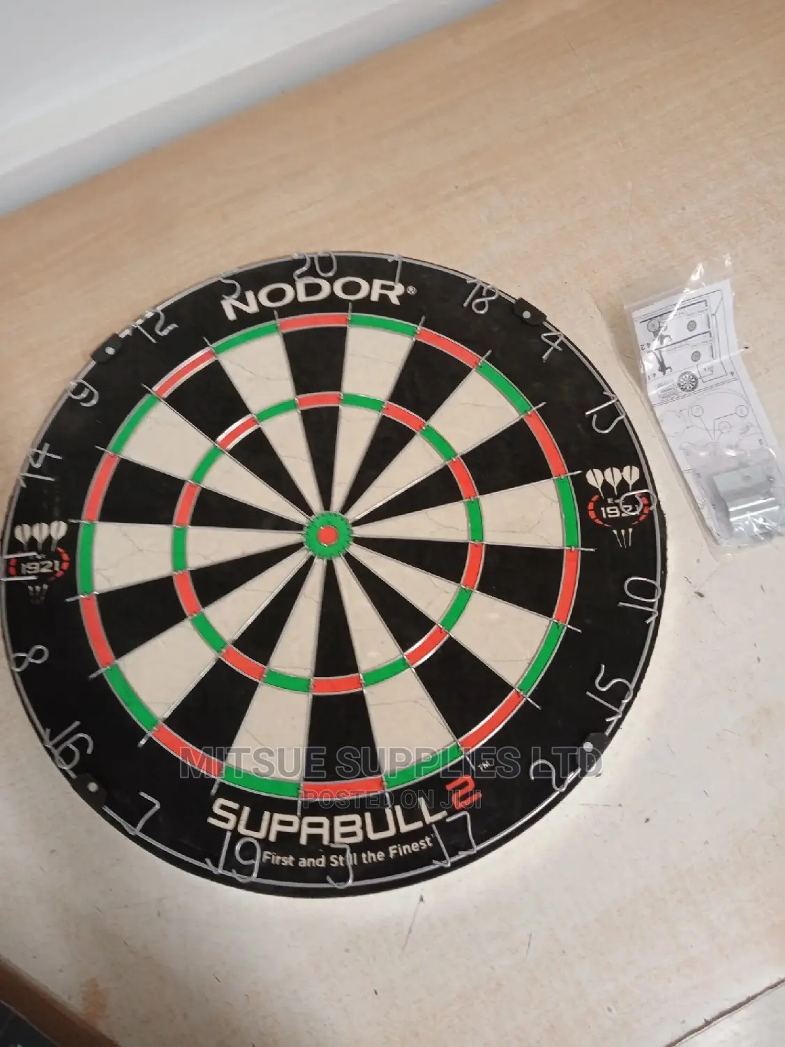 Nodor Superbull Dartboard With a Set of 3 Kwiz