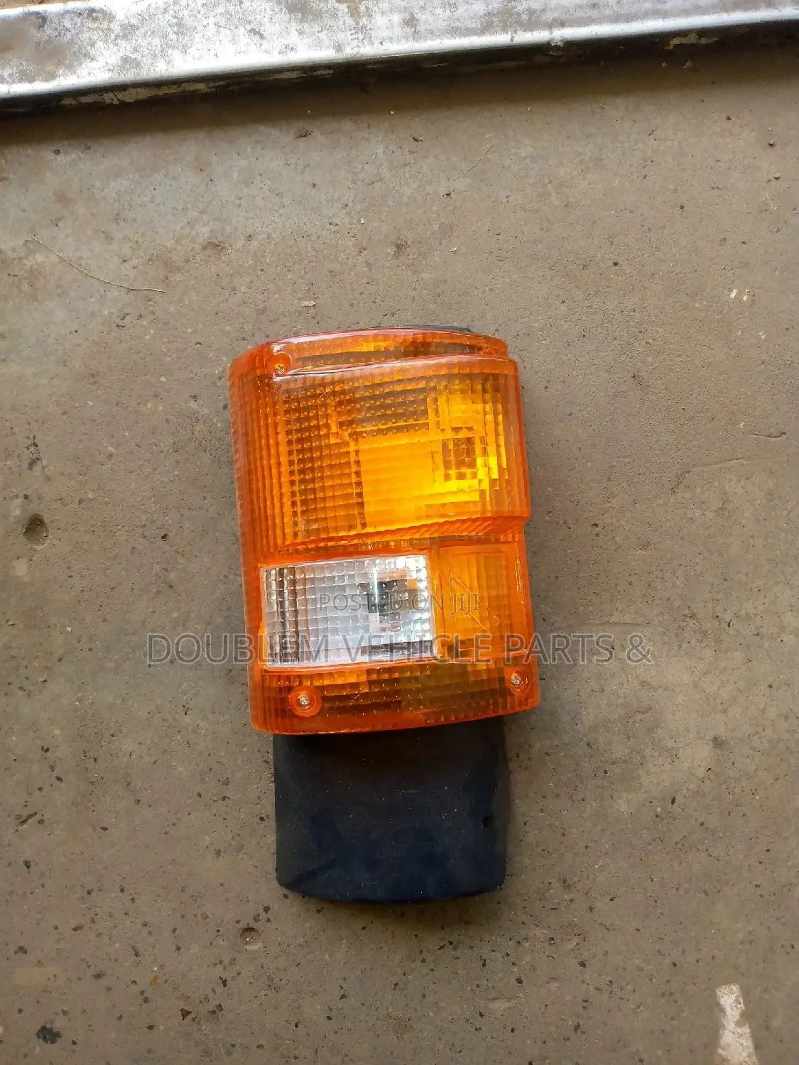 Corner Lamp Fuso Old Model/Fuso Kichwa Ng'ombe/Fuso Box