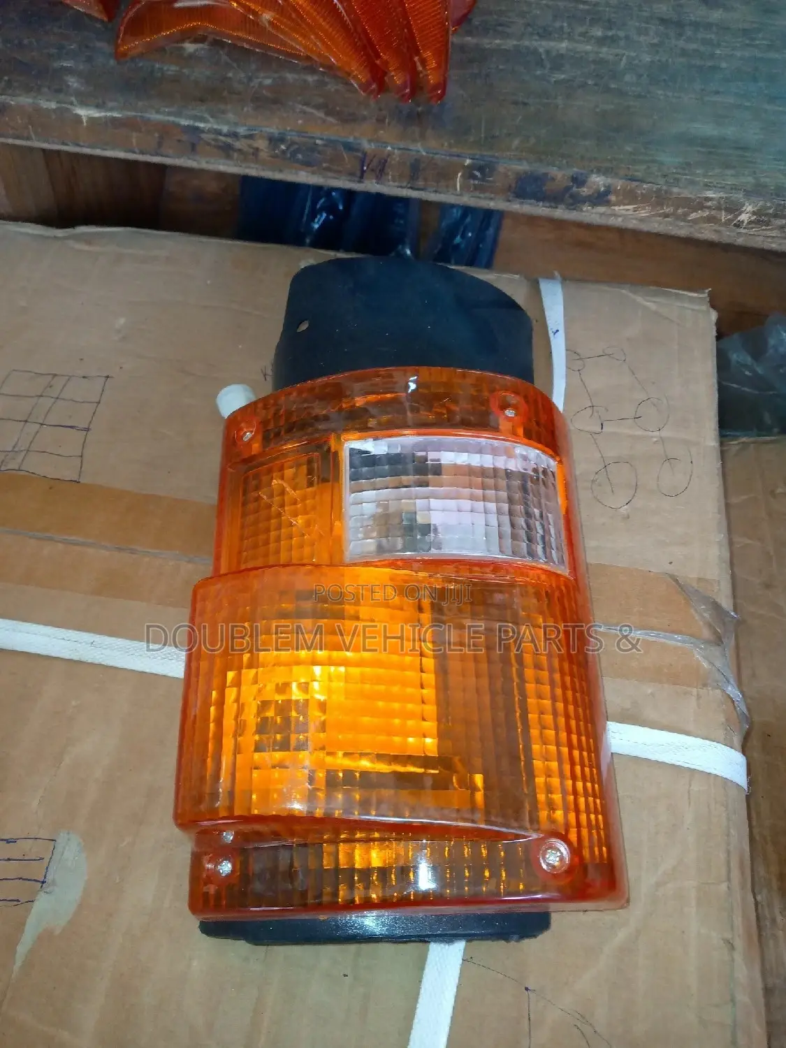 Corner Lamp Fuso Old Model/Fuso Kichwa Ng'ombe/Fuso Box