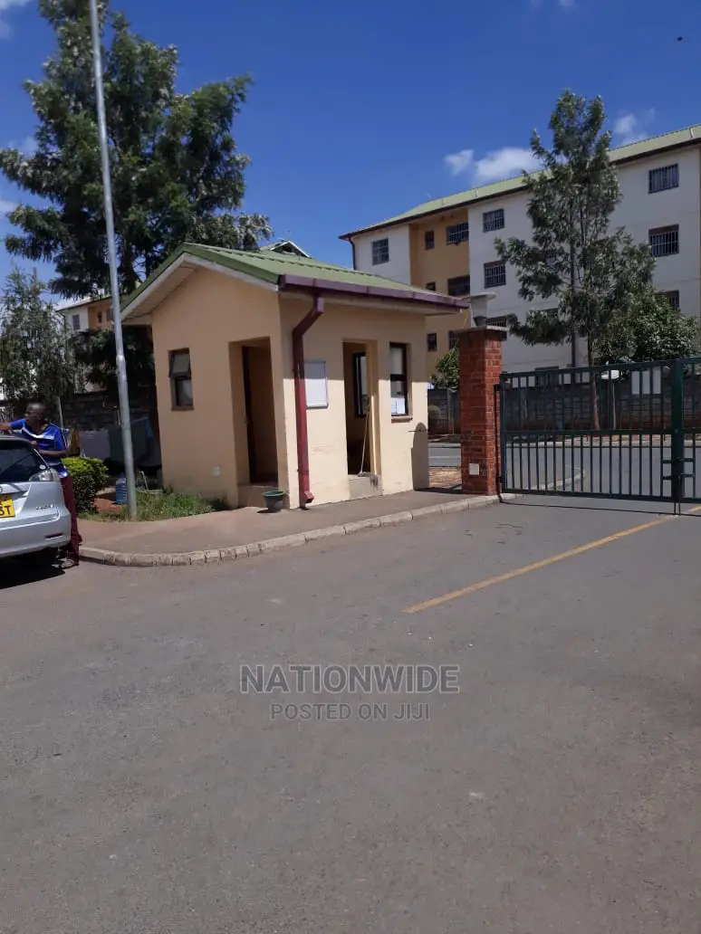 3bdrm Block of Flats in Nyayo Estate for rent