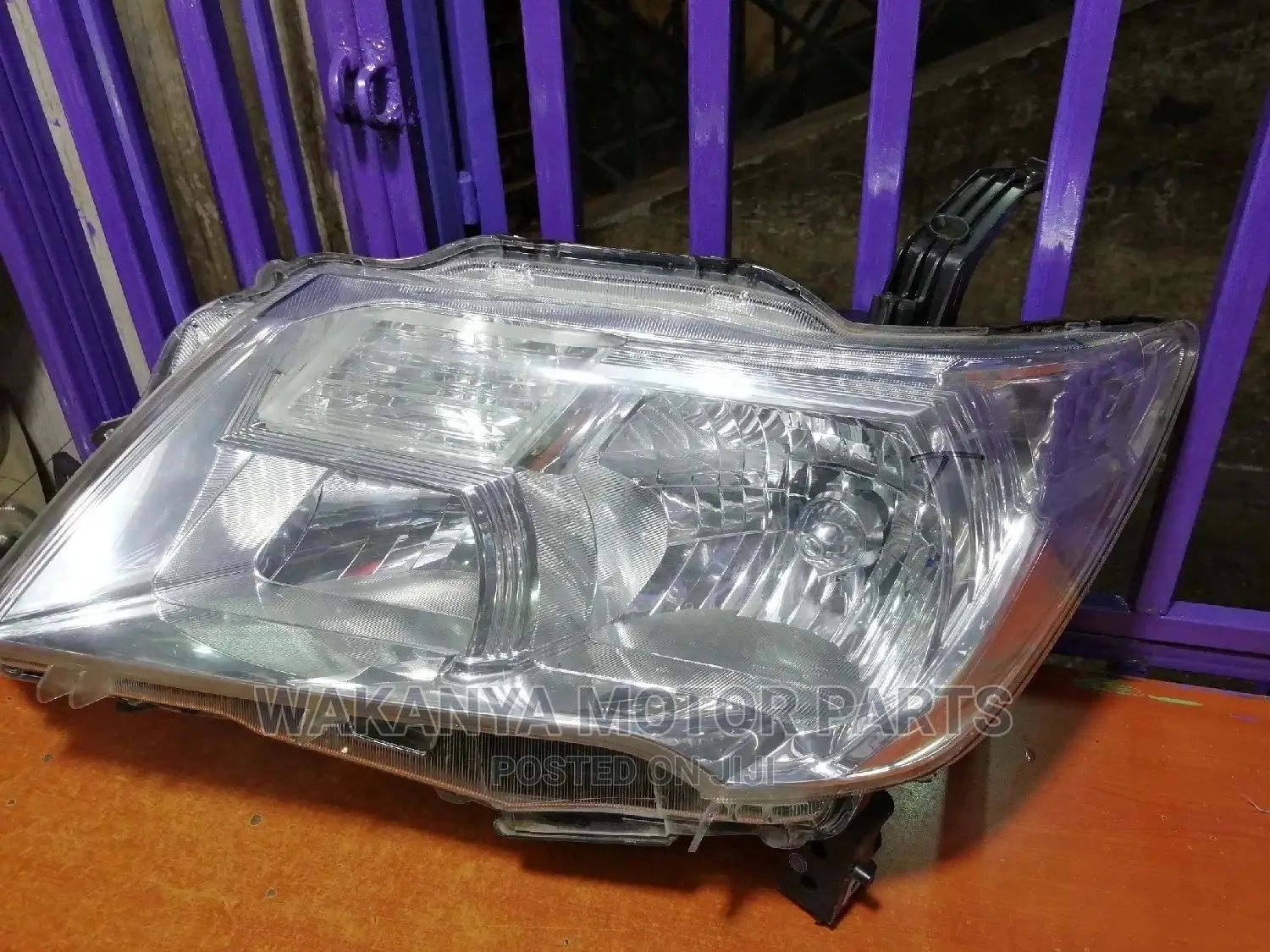 Nissan Serena Fc26/2011/2014 Non Zenon Headlamps. Ex Japan