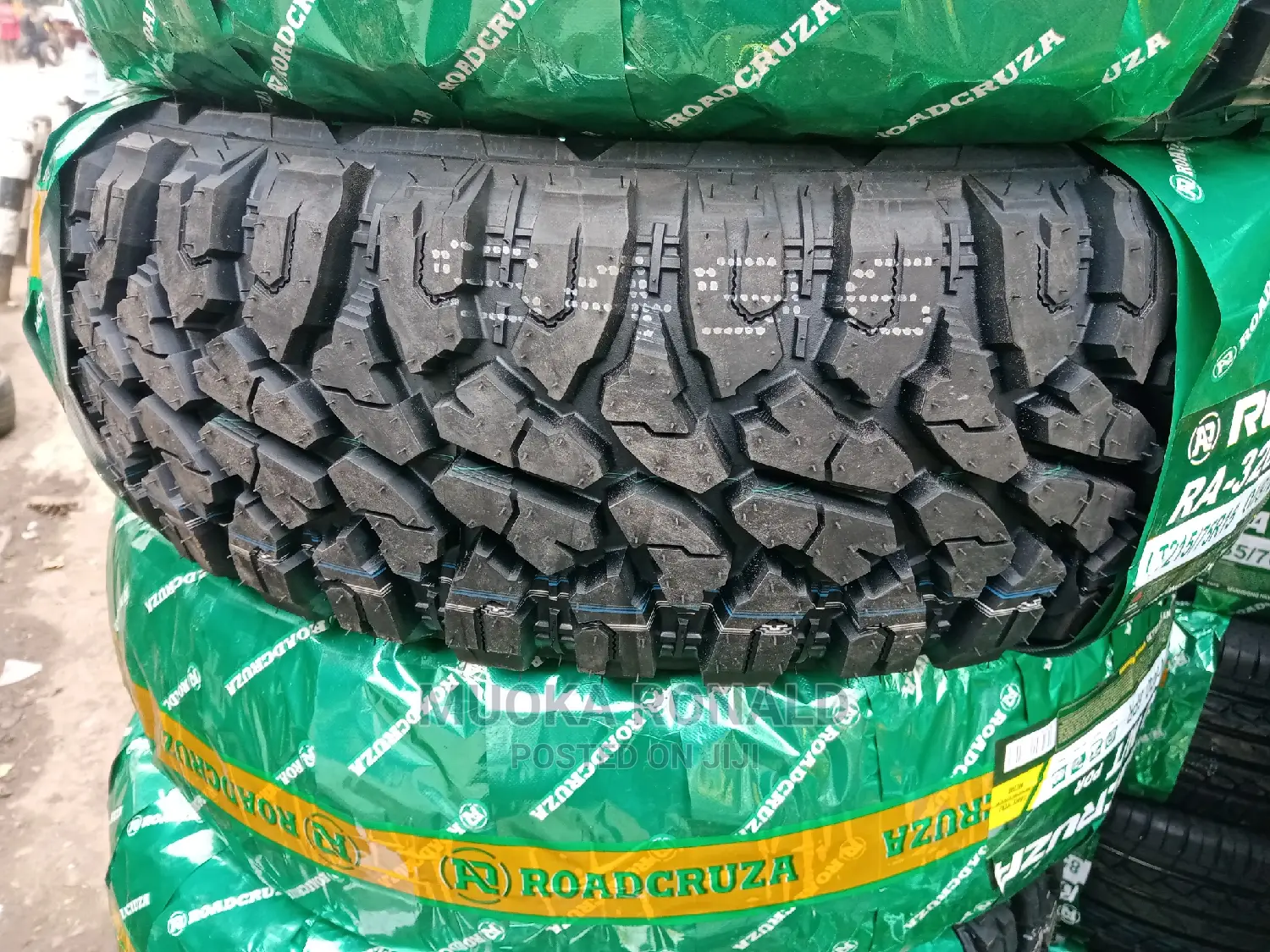 215/75r15 Roadcruza Tyre(Ra- 3200 M/T) 6 P.R