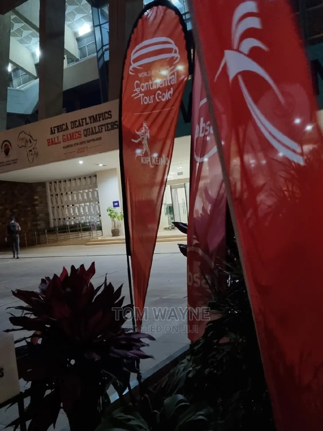 3.5 M Tear Drop Banner and It's Stand