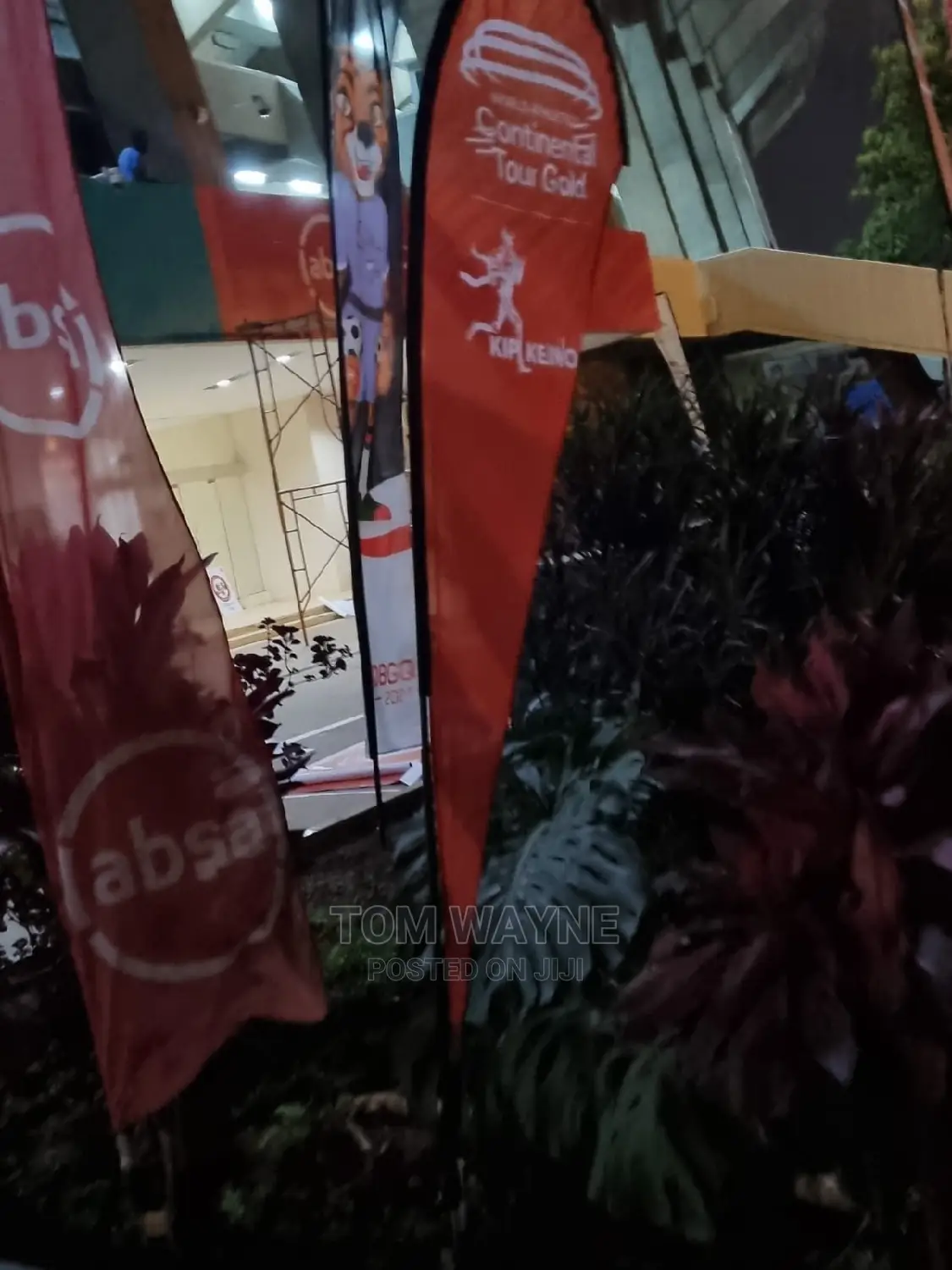 3.5 M Tear Drop Banner and It's Stand