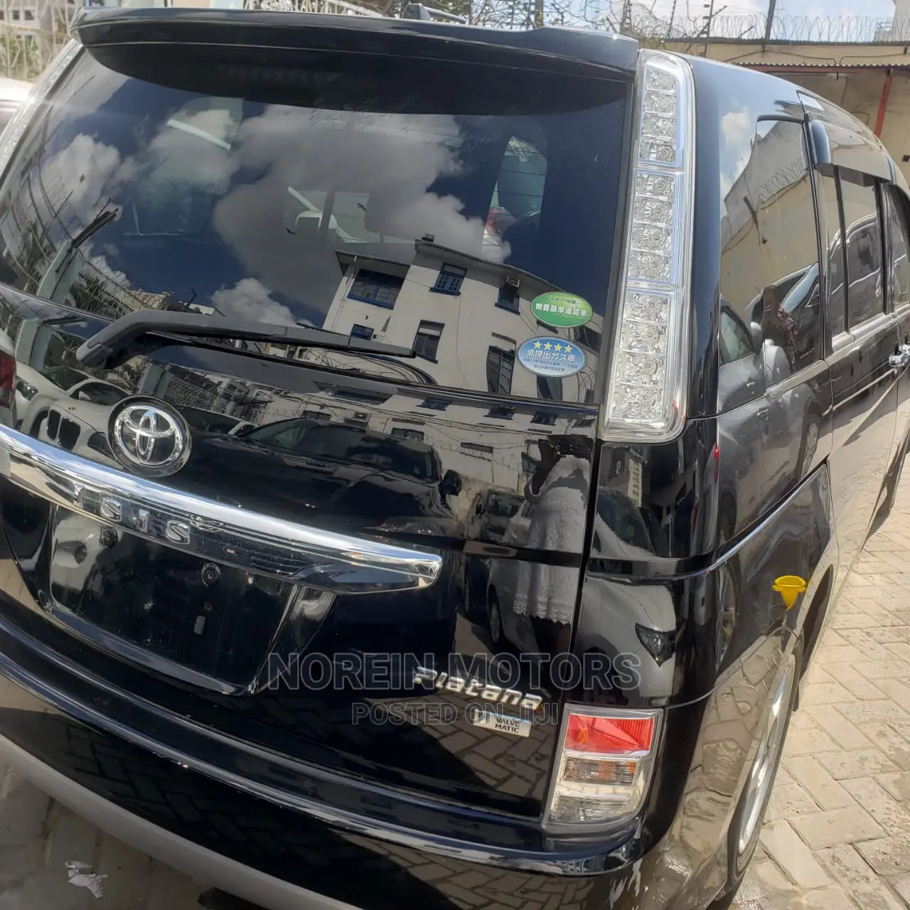 Toyota ISIS 2015 Black