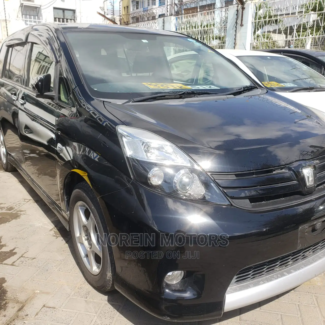 Toyota ISIS 2015 Black