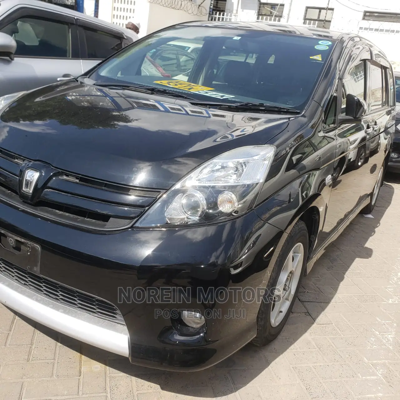 Toyota ISIS 2015 Black